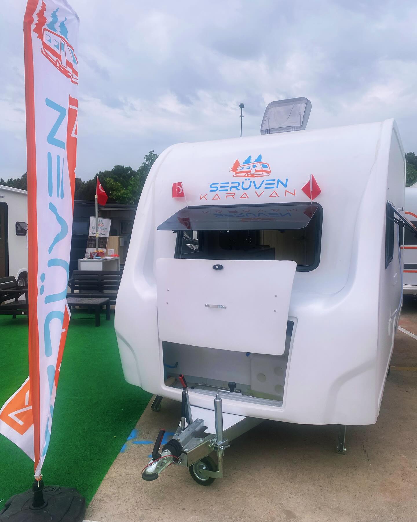 Karavanlarda Güneş Paneli Sistemi Kurulumu: Enerjide Özgürlüğün Anahtarı